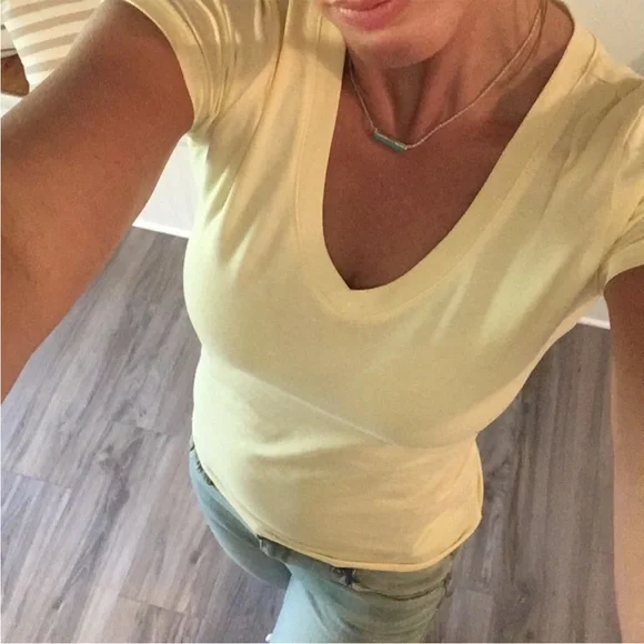 🆕 Pale Yellow Basic Tee - Picture 4 of 6